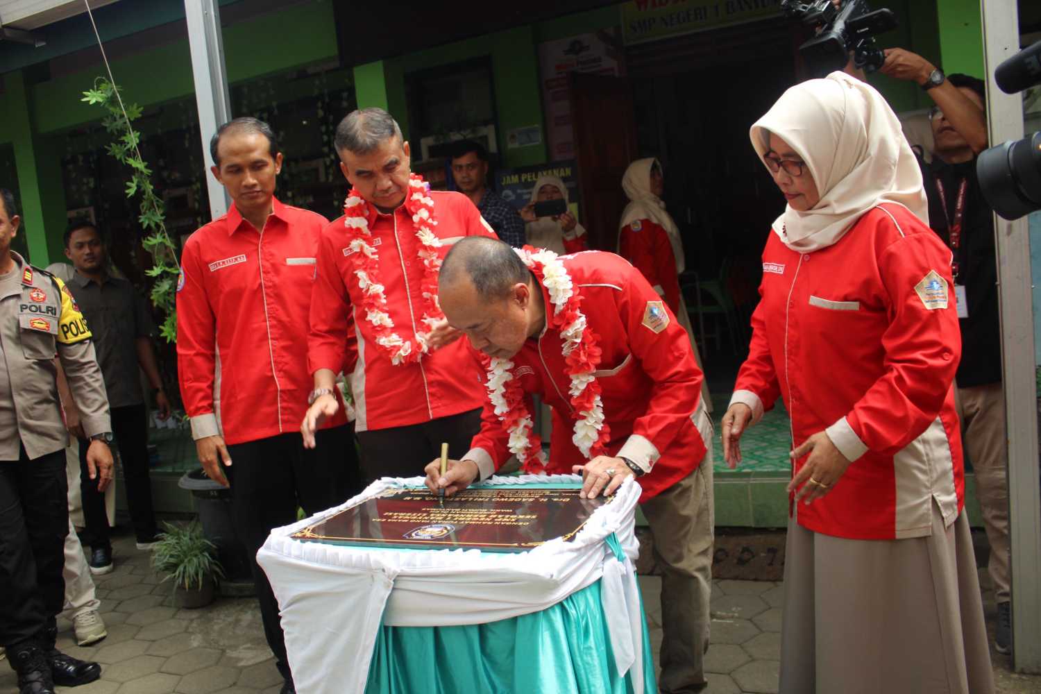 SMP Negeri 1 Banyumas Sekolah Bernuansa Literasi: Menuju Generasi Cerdas dan Berpengetahuan